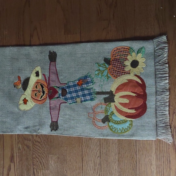 Fall table runner Embroidered Scarecrows & Pumpkins Burlap Front Lined 72"X 13" - Picture 4 of 6